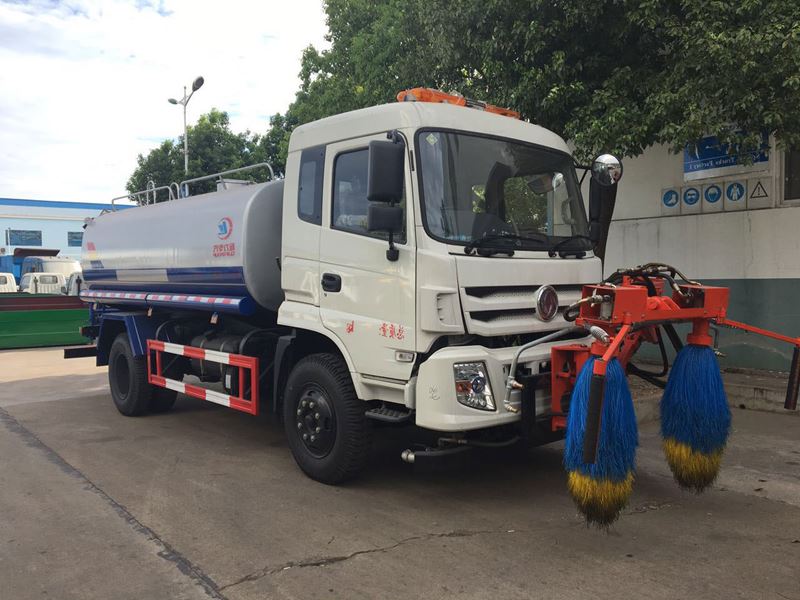 多功能灑水車(chē)——護欄清洗車(chē)