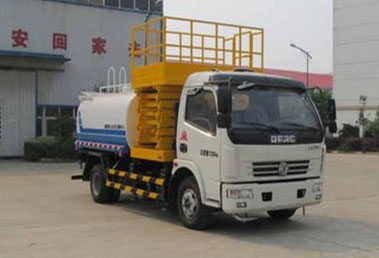 多功能灑水車(chē)——東風(fēng)多利卡升降平臺灑水車(chē)