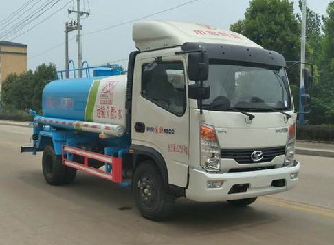 五方灑水車(chē)多重_時(shí)風(fēng)風(fēng)馳5方綠化灑水車(chē)廠(chǎng)家價(jià)格